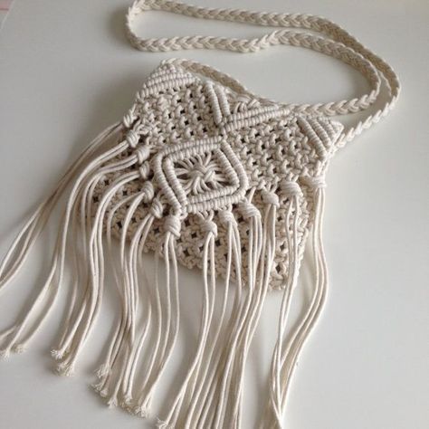 Macrame Handbag, Diy Macrame Wall Hanging, Dreamcatcher Diy, Art Macramé, Macrame Purse, Tas Bahu, Macrame Curtain, Macrame Patterns Tutorials, Pet House