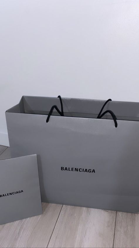 Balenciaga Shopping Bag, Rich Bags, Balenciaga Mini Bag, Luxury Birthday Gifts, Paper Bag Design, Nightclub Aesthetic, Dream Shower, Luxury Birthday, 27th Birthday