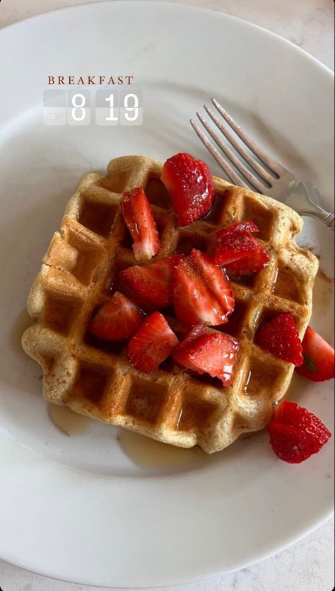 Asthetic Breakfast Idea, Breakfast Asthetic Picture, Heathy Food Aethstetic, Strawberry Breakfast, Food C, Breakfast Healthy, Healthy Food Motivation, Weird Food, Food Obsession