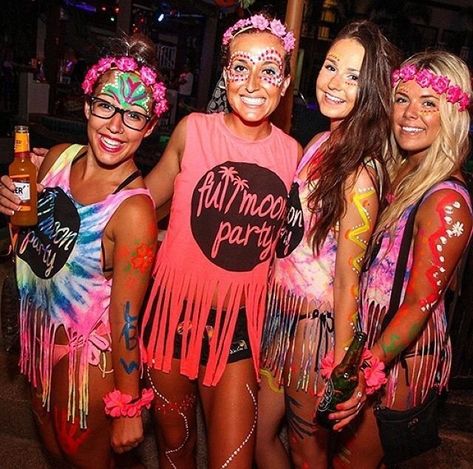 The Full Moon Party in Thailand – How to do it properly! Full Moon Party Outfit, Full Moon Party Thailand, Moon Party Ideas, Angel Halloween Costumes, Spirit Week Outfits, Moon Beach, Full Moon Party, Moon Party, Moon Festival