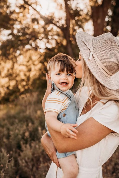 Mommy And Me Mini Session Outdoor, Mom And Me Pictures, Spring Mom And Son Photos, Mother Son Shoot, Mommy And Me Poses Baby, Mum And Toddler Photography, Mommy And Me Photo Shoot Toddler, Mommy And Me Son Photo Shoot, Toddler And Mom Photography