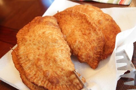 Homemade Panzerotti, Panzarotti Recipe, Panzerotti Recipe, Pizza Pops, Fried Bread Recipe, Bite Size Food, Yummy Eats, Best Appetizers, Fried Food