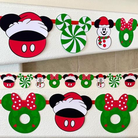 Disney Christmas Decorations Diy, Disney Garland, Disney Christmas Diy, Mickeys Christmas Party, Disney Christmas Party, Holiday Door Decorations, Disney Christmas Decorations, Disney Christmas Tree, Christmas Cruises