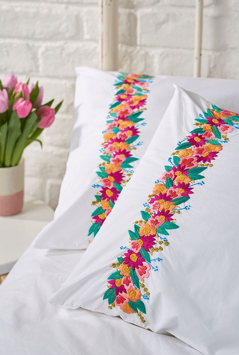 DIY embroidered pillow case Diy Embroidered Pillow, Embroidered Pillow Case, Pillow Cases Tutorials, Hand Embroidered Pillows, Mollie Makes, Bee Embroidery, Brazilian Embroidery, Embroidered Pillowcases, Fabric Markers