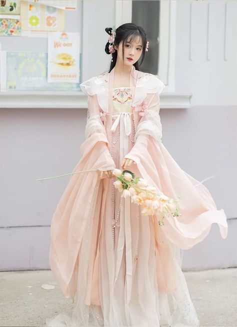 Traditional Chinese Fashion, Chinese Attire, Chinese Princess Dress, Chinese Gown, Chinese Dynasty, Traditional Asian Dress, Estilo Swag, White Bridesmaid Dresses, Princess Cosplay