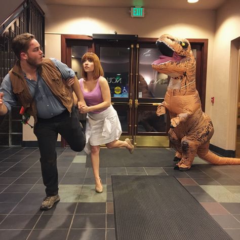 Jurrasic World Costume Family, Jurassic World Halloween Costume, Jurassic World Outfit Ideas, Jurassic World Costume Family, Jurassic Park Cosplay, Jurassic World Outfit, Jurassic World Costume, Nerdy Couples Costumes, Jurassic Park Costume