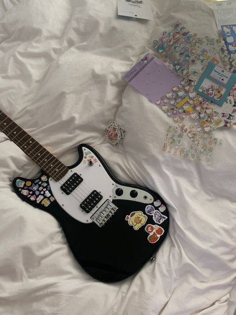 Sanrio Guitar, Guitar Deco, Acoustic Guitar Music, Bass Guitar, Acoustic Guitar, Bass, Electric Guitar, Just In Case, Guitar