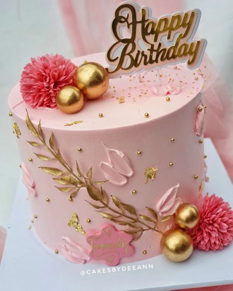 Rose Gold Cake Design, 65 Birthday, Rosé Birthday Cake, Purple Cakes Birthday, Rose Gold Cake, Cakes Design, Purple Cakes, Bakery Ideas, 65th Birthday