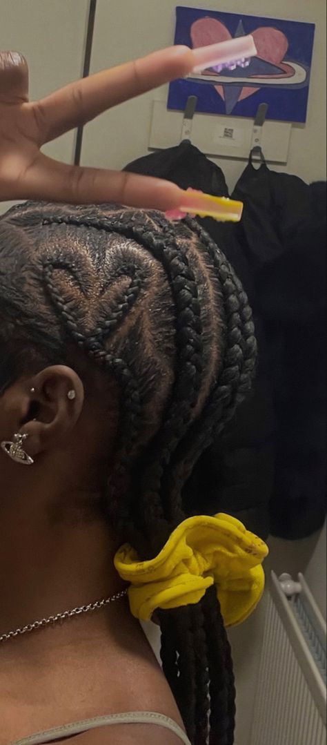 #braids #heart #heartbraids Heart braids inspo Valentine Braids, Heart Box Braids, Braid Art, Braids Heart, Hairstyles Wig, Heart Braids, Braids Bob, Box Braids Bob, Heart Braid