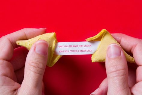 Hand opening fortune cookie with message | Premium Photo #Freepik #photo #food #paper #chinese #note Chinese Fortune Cookie, Fortune Cookie Messages, Food Paper, Chinese New Year Card, Chinese Paper, Dehydrated Fruit, Fortune Cookies, Photo Food, Fortune Cookie