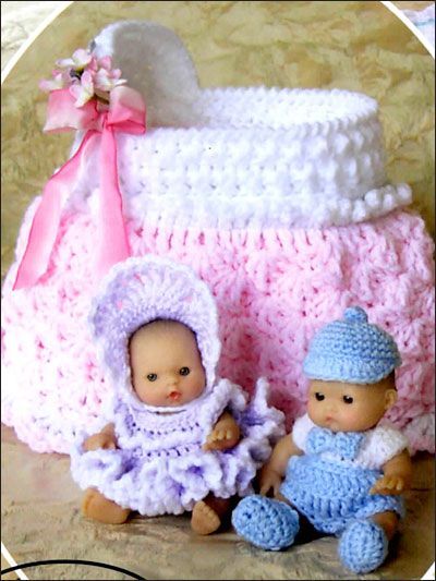 Itsy Bitsy Babies & Their Bassinet Purses Itty Bitty Baby Clothes, Berenguer Dolls, Doll Bassinet, Ski Sweaters, Crochet With Me, Crochet Craft Fair, Bitty Baby Clothes, Baby Doll Clothes Patterns, Itty Bitty Baby