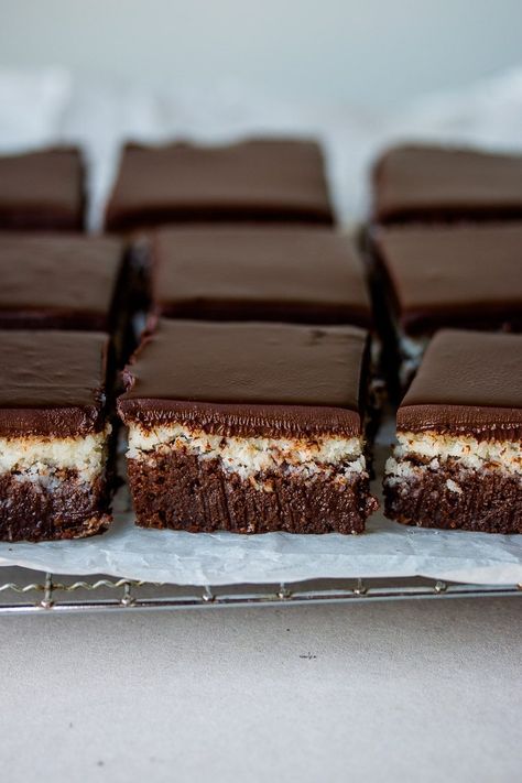 Chocolate Coconut Brownies (GF) - Pretty. Simple. Sweet. Chocolate Coconut Brownies, Desert Bars, Sweety Pie, Coconut Brownies, Food Desert, Velvet Cheesecake, Milk Chocolate Ganache, Brownie Toppings, Cookies Brownies