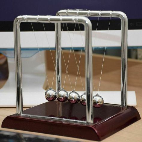 Pendulum Physics, Pendulum Balls, Desk Gadgets, Newton's Cradle, Whimsical Home, Decorative Spheres, Stainless Steel Bar, Office Desk Decor, Learning Science