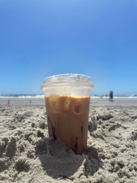 Drinks On The Beach, Beach Coffee, Coffee And Beach, Coffee By The Beach, Coffee On The Beach, Drink Beach Aesthetic, Iced Coffee On The Beach, Beer On The Beach Aesthetic, Beer At The Beach