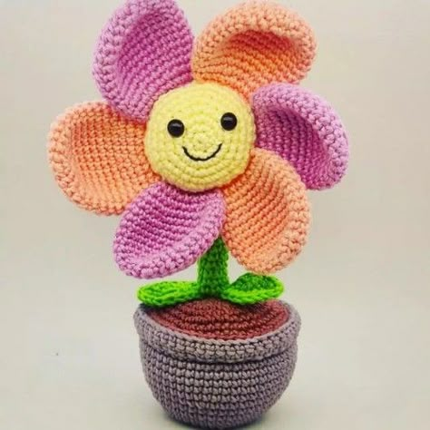 Crochet Flower With Pot Amigurumi Pattern Flower In Pot Crochet Pattern, Crochet Flower In A Pot Free Pattern, Crochet Flower In Pot, Amigurumi Flower, Amigurumi Cow, Crochet Strawberry, Crochet Cow, Crochet Work, Crochet Daisy