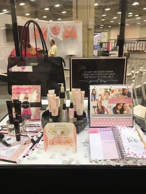 New 2017 Mary Kay Consultant Starter Kit Vendor Table Ideas, Mary Kay Recruiting, Mary Kay Starter Kit, Mary Kay Display, Mary Kay Facial, Mary Kay Office, Mary Kay Christmas, Business Kit, Mary Kay Gifts