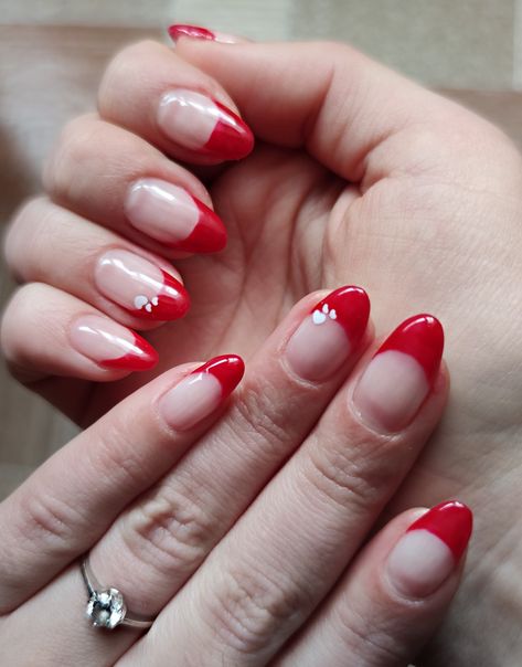 Great and lovely Valentinesday nail design. Red french nail tips with small white heart accents. Clear Nails With Red Tips, Red French Tips Nails, Nail Design Red, French Nail Tips, Sun Nails, Nail Decals Diy, Art Nail Art, Red Manicure, Red French