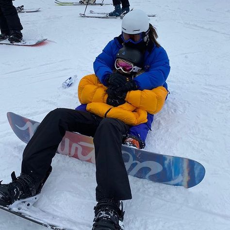 @frankiebstark • Instagram photos and videos Snowboarding Couple, Snowboard Pictures, Snowboarding Pics, Snowboarding Pictures, Ski Pictures, Skiing Aesthetic, Ski Aesthetic, Working Holiday, Winter Szenen