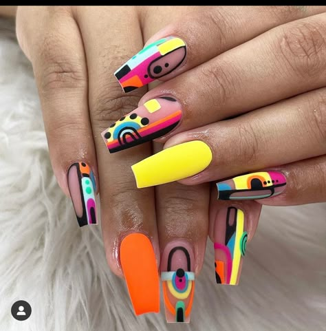 Beach Nails Art, Summer Nails 2023, 2023 Beach, Colorful Nail, Fancy Nails Designs, Geometric Nail, Dope Nail Designs, Crazy Nails, Nails 2023