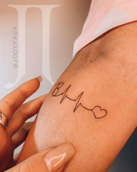 Inicial, electrocardiograma y corazón por Jooy Fava - Tatuajes para Mujeres Stomach Tattoos Women, Pretty Hand Tattoos, Cover Pics For Facebook, Letters To Boyfriend, Stomach Tattoos, Bmw Love, B Tattoo, Cover Pics, Letter B