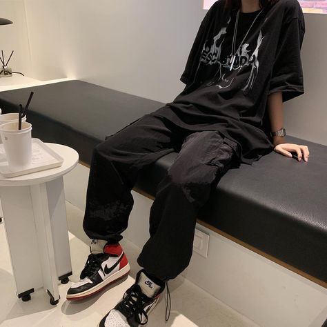 Celana Jogger Wanita, Tomboy Stil, Skater Girl Outfits, Chique Outfits, Streetwear Mode, Baggy Clothes, Tomboy Outfits, Tomboy Style Outfits, Streetwear Fashion Women