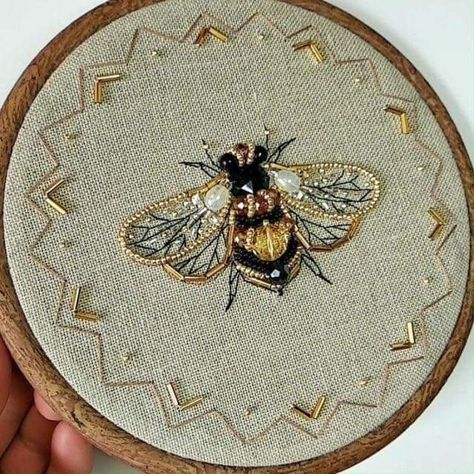 Hand Embroidery Patterns Free, Linen Thread, Bee Embroidery, Embroidery Diy, Hand Embroidery Projects, Pola Sulam, Wooden Hoop, Embroidery Patterns Free, Sewing Embroidery Designs