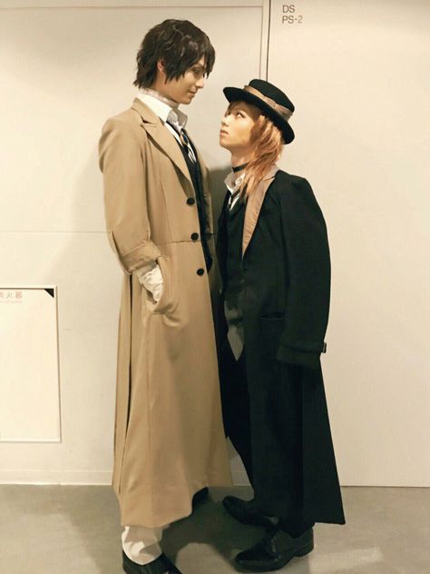 THE HEIGHT DIFFERENCE IS SO ACCURATE I CANT (bungou stray dogs stage play) Ueda Keisuke, Stage Actor, Stage Play, Dazai Osamu, Bongou Stray Dogs, Stray Dogs Anime, Best Cosplay, Yokohama, Training Your Dog