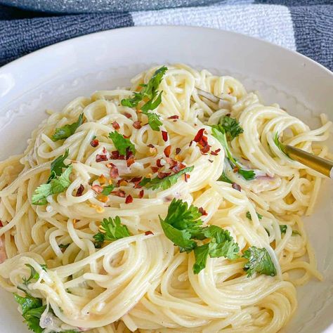 Perfect Lemon Parmesan Spaghetti Spaghetti Parmesan, Angel Hair Noodles, Parmesan Spaghetti, Vegetarian Spaghetti, Lemon Spaghetti, Spaghetti Salad, Types Of Noodles, Spaghetti Recipe, Pasta Lover