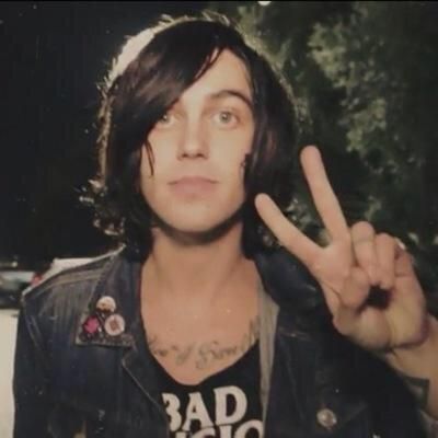 Kellin Quinn Pfp, Kellin Quin, Emo Boyfriend, Ryan Ross, Kellin Quinn, Rawr Xd, Sleeping With Sirens, Emo Guys, Band Members