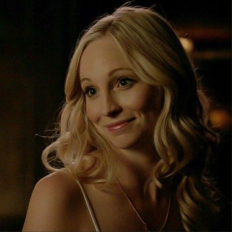 Vampire Barbie, Candice King, Vampire Diaries Wallpaper, Vampire Diaries Funny, Caroline Forbes, Tv Girls, The Vampire Diaries, Vampire Diaries The Originals, The Cw