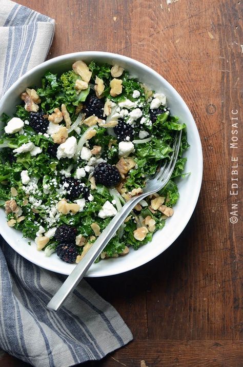 Foods That Contain Calcium, Salad With Goat Cheese, Goat Cheese Recipes, Salad Meal Prep, Salad Recipes For Dinner, Goat Cheese Salad, Toasted Walnuts, Barbecue Recipes, Kale Salad