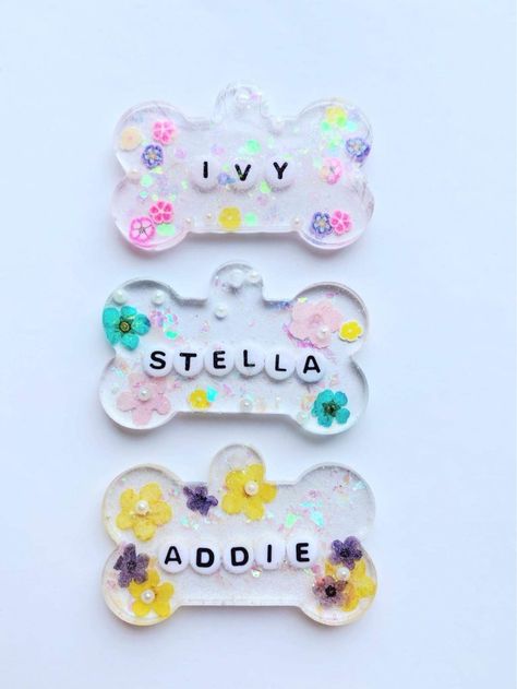 Epoxy Dog Tags Diy, How To Make Resin Dog Tags, Dog Tags Resin, Resin Dog Tag Ideas, Resin Dog Tags Diy, Epoxy Dog Tags, Pet Tags Diy, Diy Dog Tag, Resina Epoxi Ideas