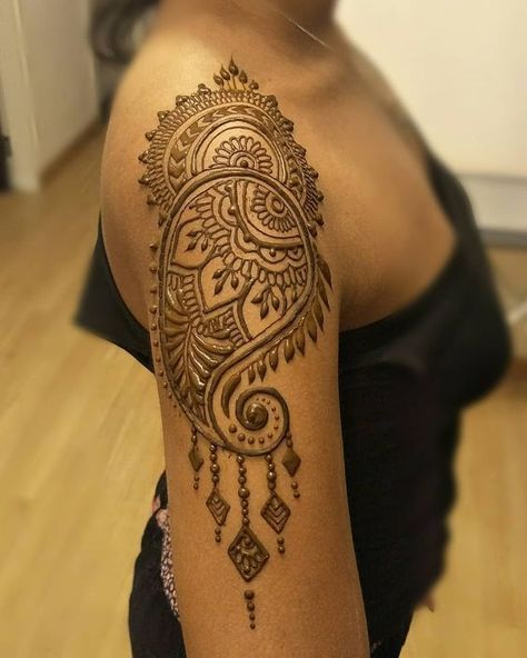 Henna Tattoo Shoulder, Shoulder Henna, Henna Pictures, Thigh Henna, Wedding Mehendi, Cute Henna Tattoos, Henna Inspired Tattoos, Traditional Henna, Cute Henna