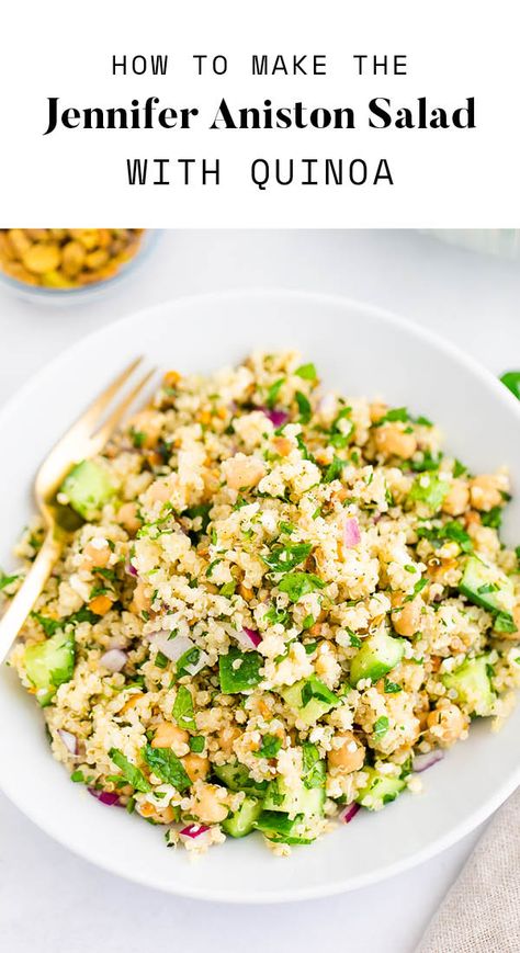 Here's how to make the viral Jennifer Aniston salad with quinoa instead of bulgur! It's loaded with cucumber, fresh herbs, pistachios, chickpeas and feta all tossed in lemon juice and olive oil. Lake Recipes, Jennifer Aniston Salad, Aniston Salad, Grain Salads, Salad With Quinoa, Tabouli Salad, Flexitarian Recipes, Beef Goulash, Bulgur Salad