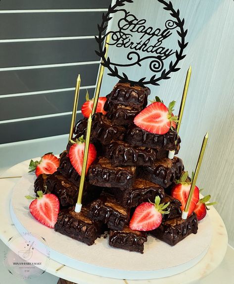 Brownie Tower! For those who aren’t a huge fan cake, there are always options This ooey gooey brownie tower was held together with rich chocolate ganache. Fresh sliced strawberries added a pop of color this chocolaty tower needed Cake drum • @cakebonofficial Chocolate • @ghirardelli Everything else! • @heb . . . . #cake #sanantonio #sanantoniosmallbusiness #sanantoniocakes #sanantonioeats #sanantonioevents #sanantoniofood #sanantoniofoodie #sanantoniobaker #bakedsa #bakery #foodie #foo... Dark Chocolate Strawberry Cake, Strawberry Cake With Chocolate Ganache, 18th Birthday Brownie Cake, Chocolate Strawberry Cake Designs, Chocolate Strawberry Marble Cake, San Antonio Food, Gooey Brownies, Chocolate Ganache, Cake