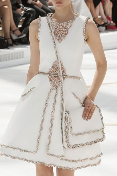 #Chanel #hautecouture #allinthedetails Karl Chanel, Moda Chanel, Collection Couture, Chanel Style, Mode Chanel, Chanel Couture, Chanel Haute Couture, فستان سهرة, Chanel Fashion