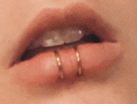 Gold Lip Ring, Gold Piercings Aesthetic, Lip Piercing Aesthetic, Gold Lip Piercing, Purple Bakery, Piercings Aesthetic, Lip Piercing Jewelry, Lip Jewelry, Gold Lips