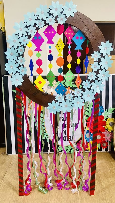 Dashera Festival Decoration, Children Day Decoration Ideas For School, Children's Day Decoration, Festival Backdrop, Blackboard Ideas, Classroom Job, Diy Crafts For School, Celebration Board, Photo Frame Decoration