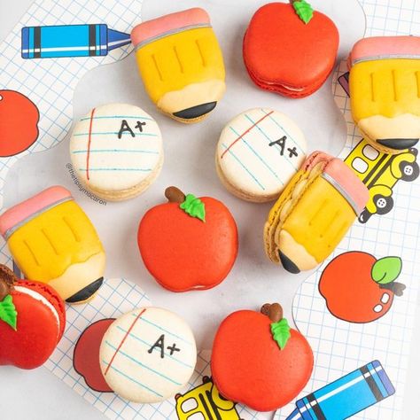 Macaron Art, Back To School Stuff, Art Recipes, Hell’s Kitchen, Bulletin Board Borders, Meringue Powder, Macaroon Recipes, School Treats, Wilton Cakes