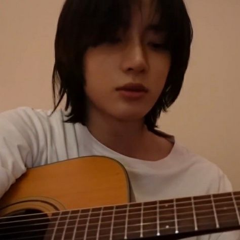 Choi Beomgyu, Playing Guitar, K Idols, Kids Hairstyles, Kpop Idol, Make Me Smile, Pretty People, The Story, Human Body