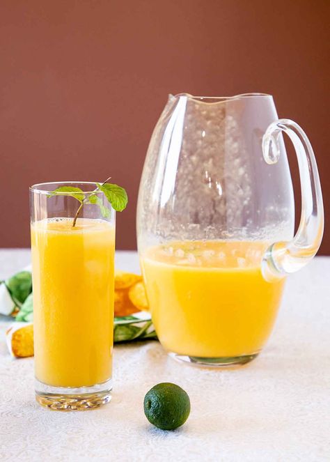 Refreshing Mango Agua Fresca – Art of Natural Living Jug Cocktails, Jamaican Rum Punch, Best Rum Cocktails, Spicy Margaritas, Picnic Drinks, Cider Mimosas, Easy Summer Cocktail Recipes, Negroni Recipe, Easy Summer Cocktails