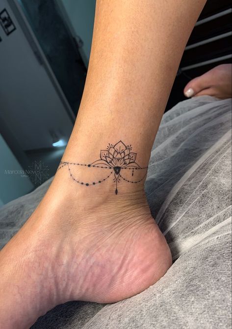 Mandala Tattoo Ankle Bracelet, Tato Ankle, Pols Tattoo, Fingerprint Heart Tattoos, Phoenix Tattoo Feminine, Tattoo Ankle, Fingerprint Heart, Small Girly Tattoos, Ankle Bracelet Tattoo