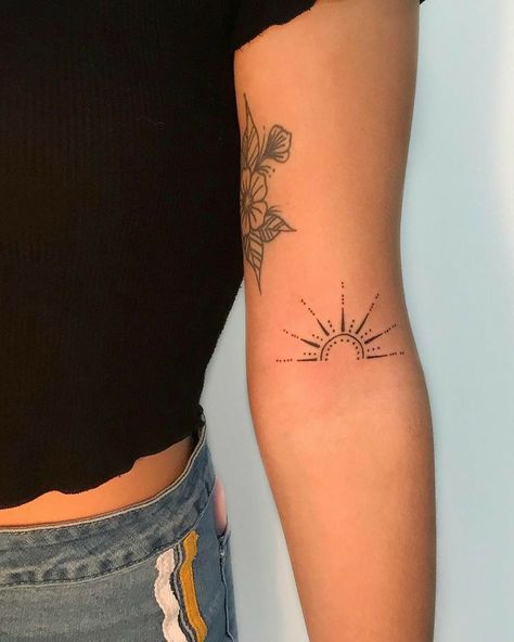 Tattoo Above Elbow, Half Sun Tattoo, Above Elbow Tattoo, Mother And Son Tattoo, Cactus Tattoos, Unique Tattoos Black Women, Tattoos Behind Ear, Dragons Tattoo, Tato Minimal