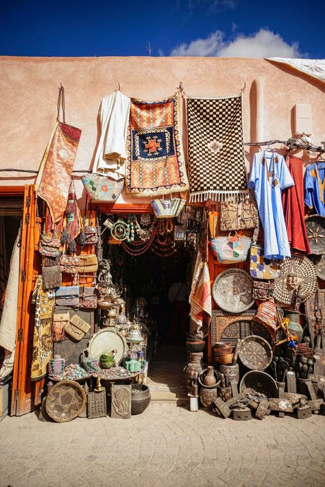 Download this photo by Raissa Lara Lütolf (-Fasel) on Unsplash Moroccan Aesthetic, Shanty Town, Art Hobbies, Souvenir Shop, Treasure Hunting, Free For Commercial Use, Airbrush Art, Download Free Images, Hand Painted Ceramics