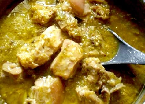 Green Chile Sauce, Mexico Food, Mexican Kitchens, Diner Recipes, Hispanic Food, Pork Dishes, Mexican Food Recipes Authentic, Salsa Verde, Pork Ribs