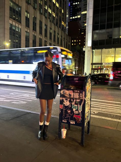 Black Nyc Aesthetic, Alannah Core, Naima Core, City Girl Aesthetic Outfit, City Girl Aesthetic Black Women, Dowtown Aesthetic Girl, Downtown Girl Aesthetic Black Woman, London Girl Aesthetic, City Girl Life