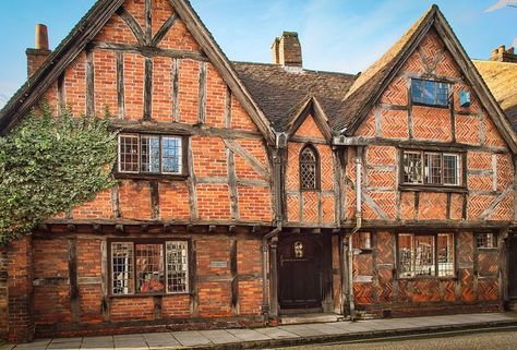 The 15th/16th century Manor House in Romsey, Hampshire: 16th Century Architecture, Oak Framed Buildings, Timber Frame Building, Warm Fireplace, Interesting Architecture, Castles In England, English Tudor, Wood Architecture, Medieval Houses