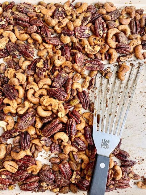 Today, we’re making Ranch Roasted Nuts! I had a snack mix over the summer that had ranch seasoned pecans in the blend, and I haven’t been the same since. There was just something extra special about them, and I’ve been waiting for the right opportunity to recreate those flavors on my own.Well, the time is now!We’re going to start with 3 of my favorite nuts: pecans, cashews, and pistachios. You could switch up the nut blend if you wanted to or even buy a premixed blend of nuts. But, I… Ranch Pecans, Sweet And Spicy Mixed Nuts Recipe, Roasted Nuts Recipe, Seasoned Nuts, Flavored Nuts, Low Carb Holiday Recipes, Corn Nut, Roasted Walnuts, Nut Snacks