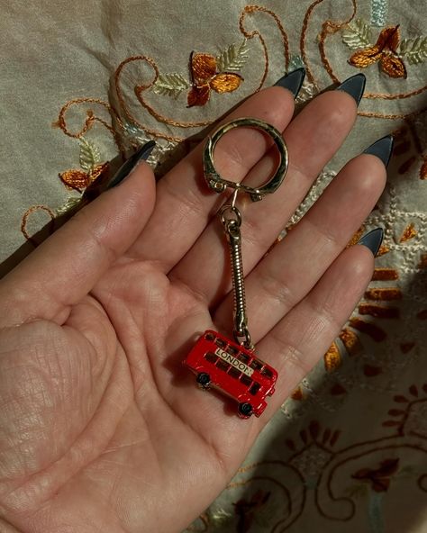 ❤️🔑🚃Vintage London bus keychain. __ ___ __ #vintageshop #70s #70srock #vintage #vintagesellersofetsy #vintageseller #vintagestyle #vintagefashion #vintagejewelry #vintagejewels #vintagehewellery #vintagejewelryforsale #vintagejewelrylover #vintagejewelrycollector #london #london🇬🇧 #londonist #londonlife #londonfood #londonfashion #londonhairstylist #londoneye #londonlover #londonlovers #londonkeychain #keychain #vintagekeychains #vintagekeycharm London Food, London Bus, Vintage Keys, Vintage London, London Life, London Eye, Vintage Jewels, Jewelry Lover, London Fashion