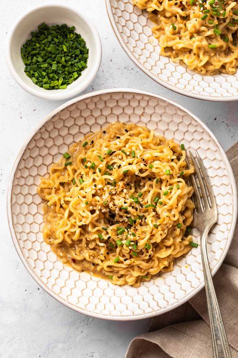 Skip the flavor packets (they have milk in them anyway) and make this infamous TikTok ramen recipe. This homemade ramen seasoning method makes a creamy ramen that's super flavorful and easy to make. Don't forget to sprinkle with everything bagel seasoning or top with some chives for extra flavor. Dairy Free Ramen Recipe, Tim Tok Ramen, Creamy Top Ramen, Carbonara Ramen Recipe, Tik Tok Ramen Noodle Recipes, Tik Tok Noodles, Tik Tok Ramen Noodles, Tik Tok Ramen, Homemade Ramen Seasoning